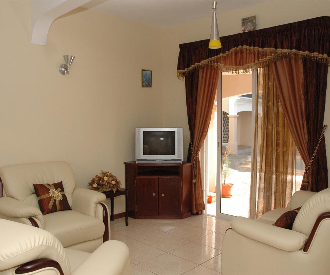 Montagu Villa Flic en Flac Exterior photo